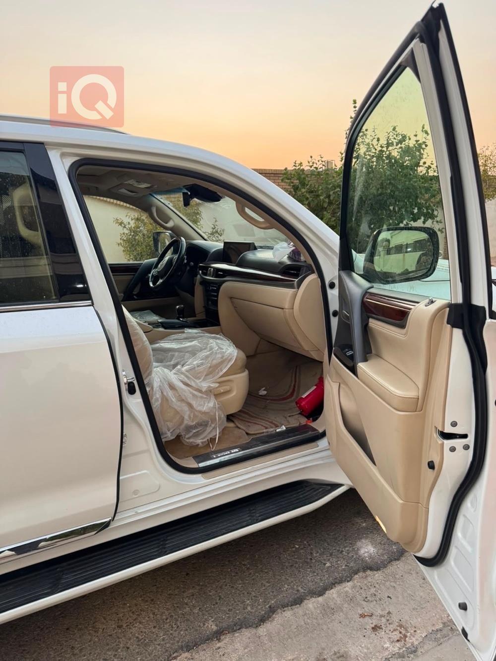 Lexus LX